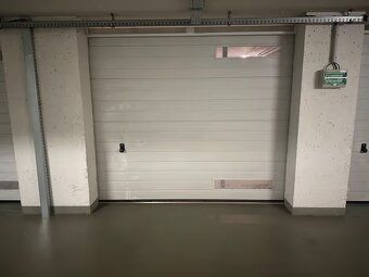 Nabízím k pronájmu samostatnou uzamykatelnou garáž v