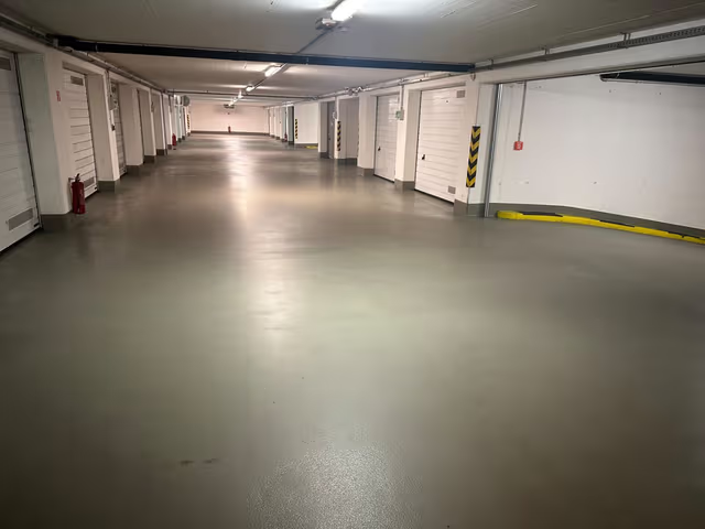 Nabízím k pronájmu samostatnou uzamykatelnou garáž v