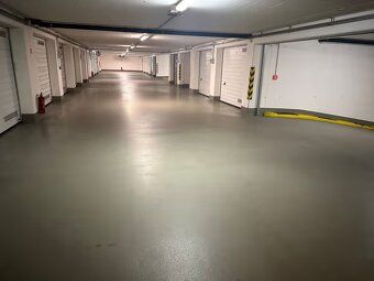 Nabízím k pronájmu samostatnou uzamykatelnou garáž v