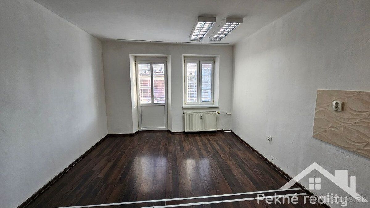 Oferujemy Państwu do wynajęcia lokal położony w centrum