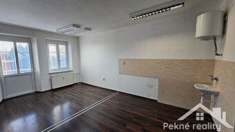 Oferujemy Państwu do wynajęcia lokal położony w centrum
