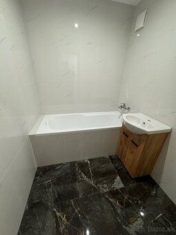Nabízíme k pronájmu 3-pokojový byt v sídlišti Rozkvět. Byt