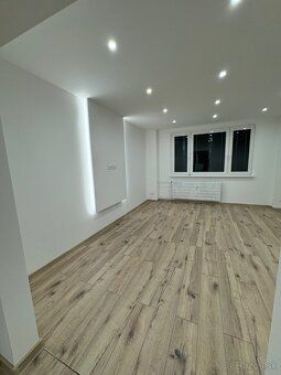 Nabízíme k pronájmu 3-pokojový byt v sídlišti Rozkvět. Byt