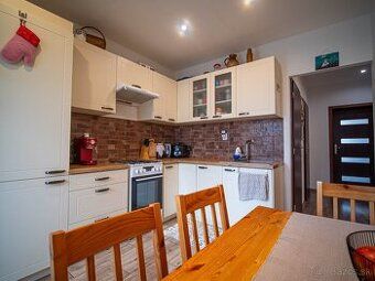 ВМРЕАЛІТІ пропонує на продаж просторий 3-кімнатний квартира
