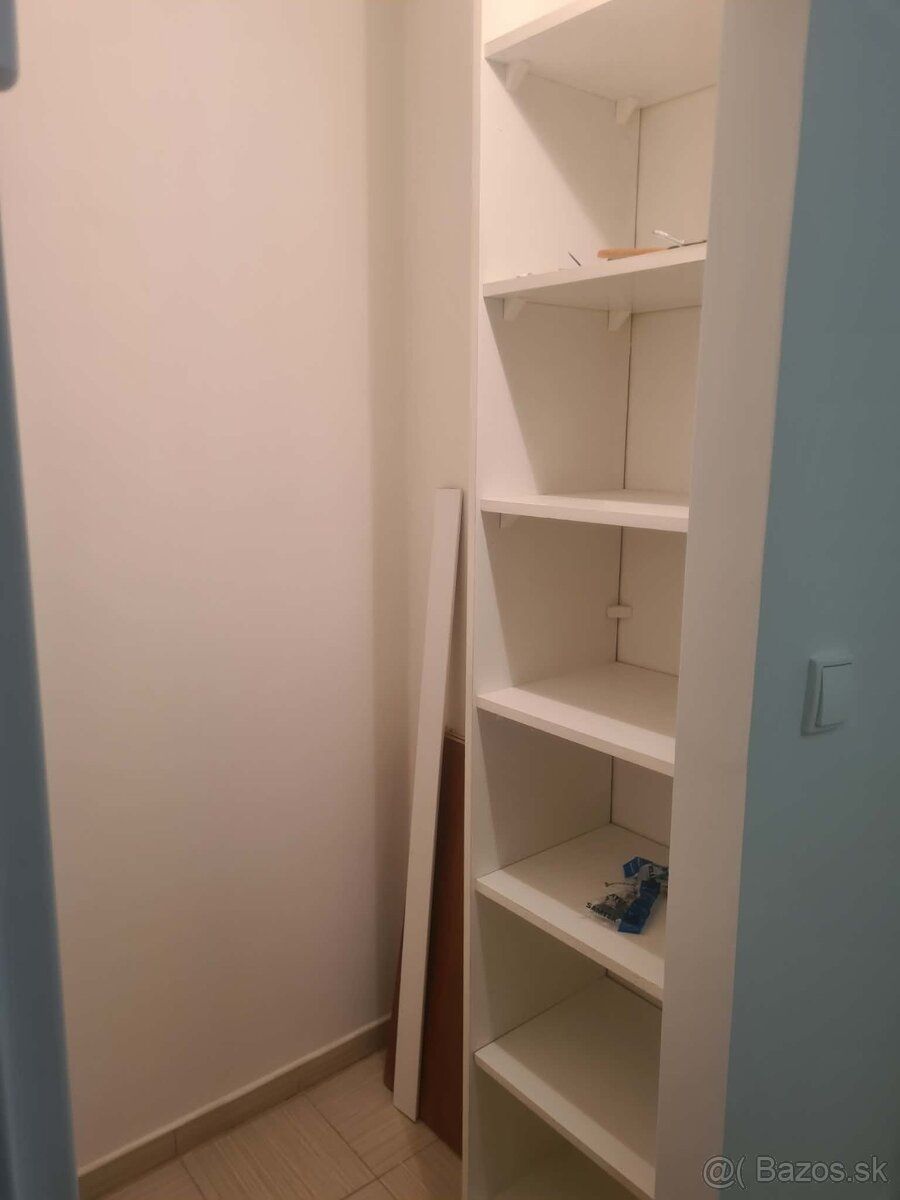Good day. I am offering a cozy apartment for rent measuring