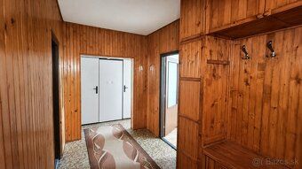 Oferuję na sprzedaż przestronny 3-pokojowy apartament o powierzchni 80 m².