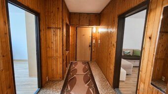 Oferuję na sprzedaż przestronny 3-pokojowy apartament o powierzchni 80 m².