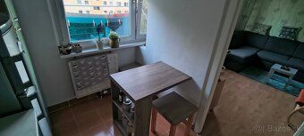 Nabízíme pronájem jednopokojového bytu ve čtvrti Ľadoveň, ulice Malinovského.