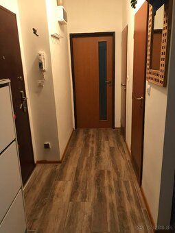 Oferta: W pełni umeblowane 2-pokojowe mieszkanie w centrum Malaciek P