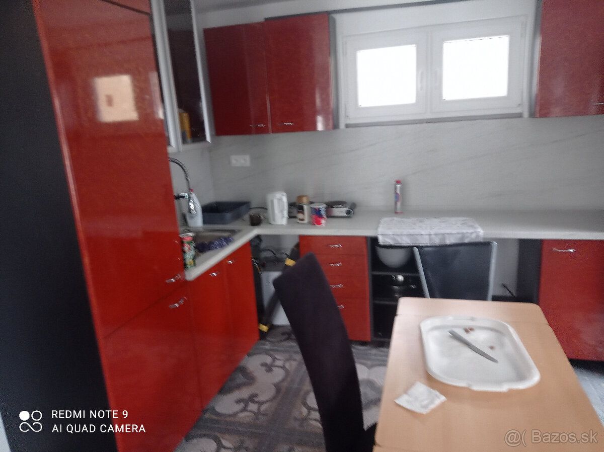 I offer for rent house of 70 m² for up to 2+1 persons + possible rental of accessories for business