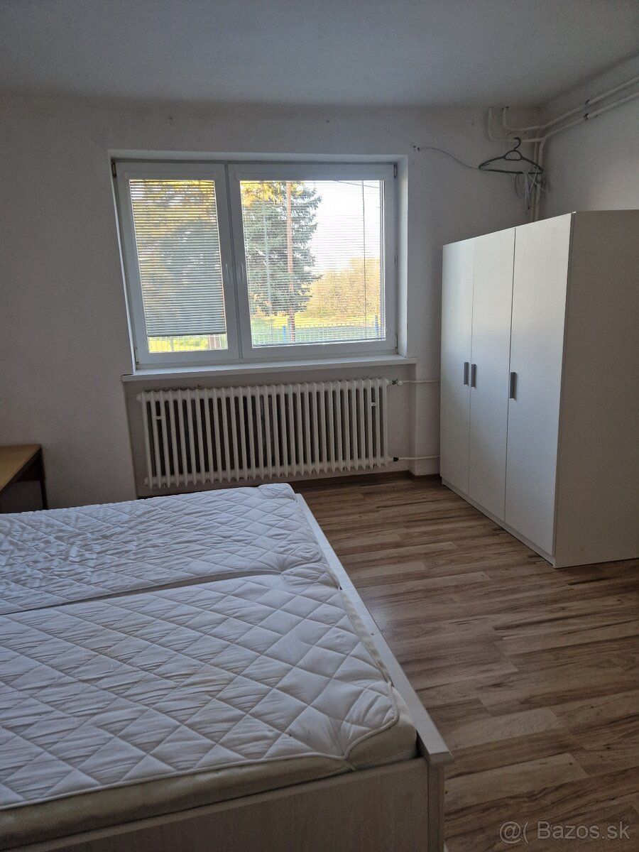 Na prenájom ponúkam prízemie rodinného domu 100 m2/ so samos
