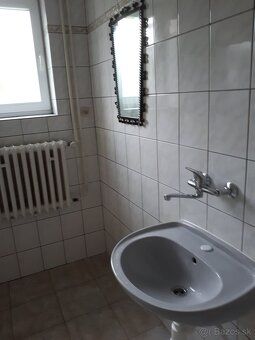 Na prenájom ponúkam prízemie rodinného domu 100 m2/ so samos
