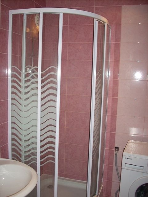 Nabízím samostatný neprůchozní pokoj s vlastní lodžií,