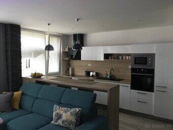 Nabízím pronájem dvoupokojového bytu o rozloze 36 m². Nachází se