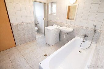 Ekskluzywna OFERTA SPRZEDAŻY: DWUGENERACYJNY DOM RODZINNY W