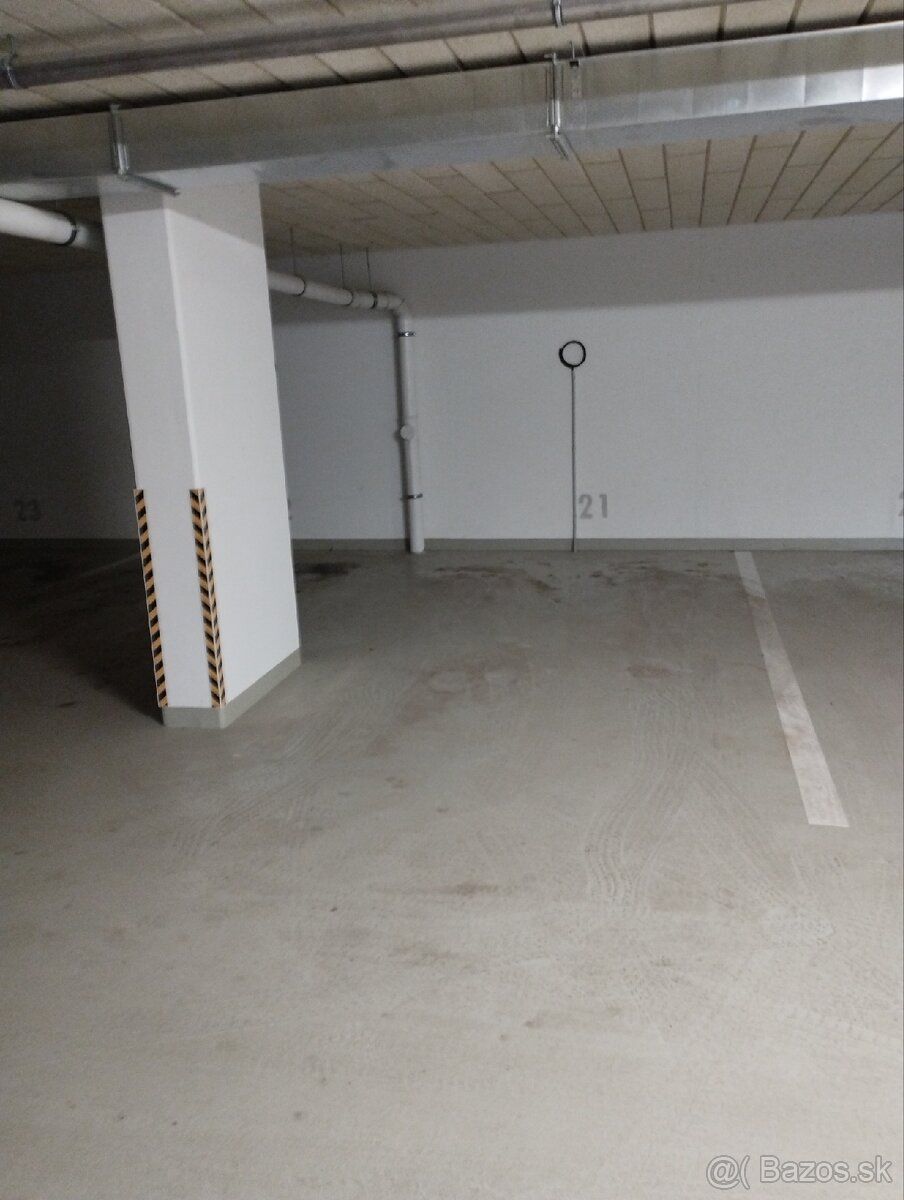 Ponúkam dlhodobý prenájom vnútorného parkovacieho miesta v Ž