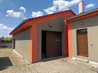 Predám rodinný dom 158m2 s veľkou garážou 119m2, prístrešok 