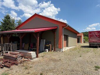 Predám rodinný dom 158m2 s veľkou garážou 119m2, prístrešok 