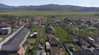 EXKLUZIVNĚ POUZE U NÁS! Realitní kancelář RE/MAX Vám nabízí prodej stavebního pozemku v obci Jelšovce.
