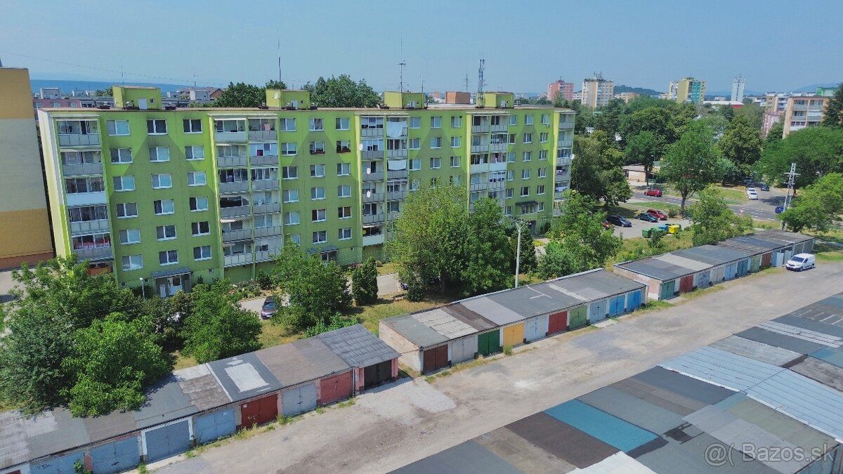 Reality Zemplín oferuje wynajem garażu nadającego się do parkowania lub jako przestrzeń magazynowa dla Twojej…