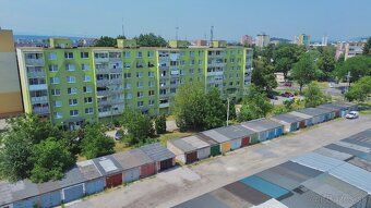 Reality Zemplín oferuje wynajem garażu nadającego się do parkowania lub jako przestrzeń magazynowa dla Twojej…