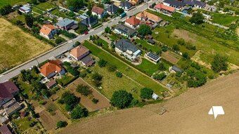 Na prodej pěkná stavební parcela s výhledem na Zobor, Zbehy.