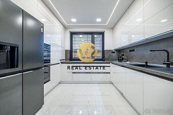 Maroš Vereš +421 904 086 200\n V2 Real Estate vám ponúka na 