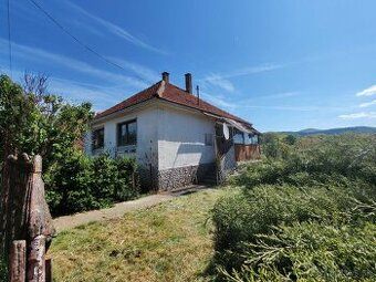 Na prodej cihlový rodinný dům za 19 000 eur na pozemku 1 762