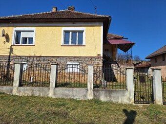Na prodej cihlový rodinný dům za 19 000 eur na pozemku 1 762