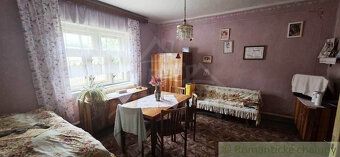 Rodinný dom v kľudnej obci, sa nachádza v pokojnom kopcovito