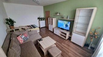 Nabízím k pronájmu 1+kk byt na adrese Tkáčška 2 SNV, 6. patro.