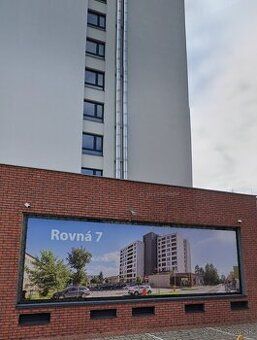 Wynajmę 2-pokojowe mieszkanie w centrum Popradu. Kaucja miesięczna, cena 570 EUR.