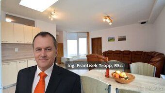 Wynajmę 2-pokojowe mieszkanie w centrum Popradu. Kaucja miesięczna, cena 570 EUR.