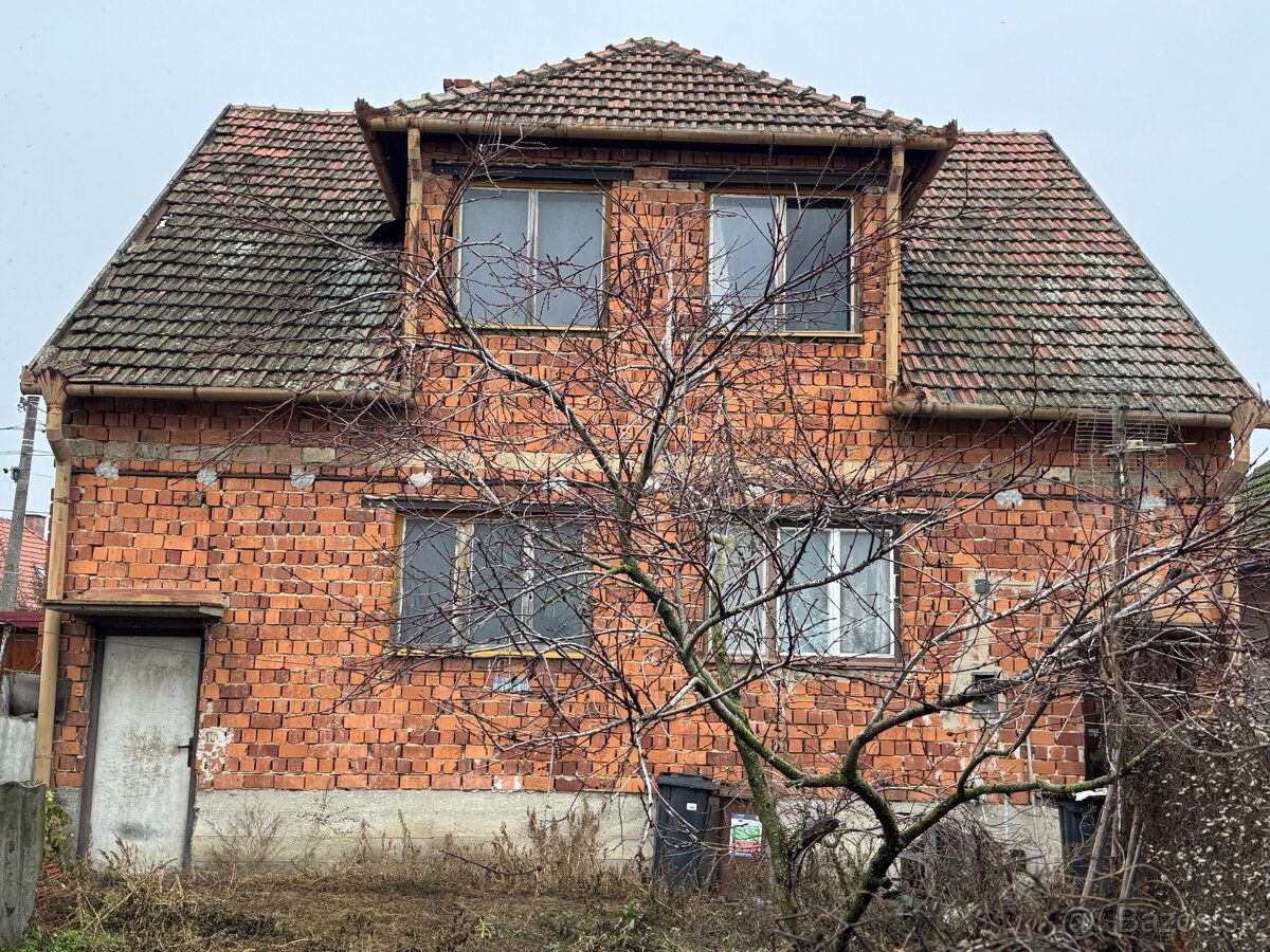 Typ: Rodinný dom Ulica: Bratislavská Obec: Kolárovo
Realitná