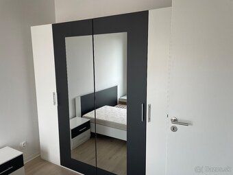 Oferuję do wynajęcia 1,5 pokojowe mieszkanie w nowo