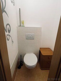 Ponúkam na prenájom 1-izbový byt v Bytči o výmere 40 m². Byt