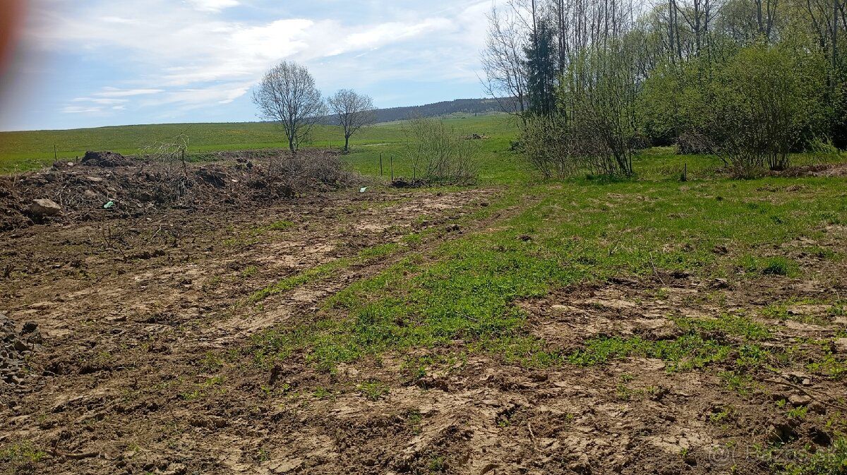 Prodám výjimečný stavební pozemek v obci Liesek. Bližší informace