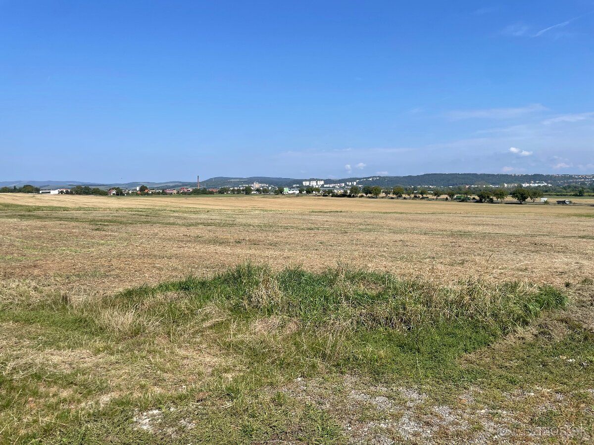 Sell large flat sunny building plot with beautiful view.