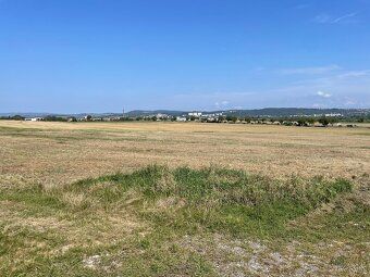 Sell large flat sunny building plot with beautiful view.