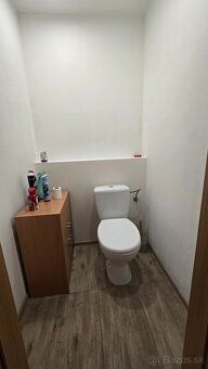 Spacious 2-bedroom apartment with balcony, masonry core and beautiful view - just move in!