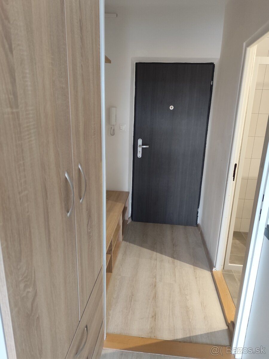 Do wynajęcia przytulne umeblowane studio o powierzchni 25 m² w miejscowości Kysucké Nové Mesto
