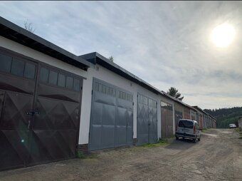 Wynajmę dużą przestrzeń garażową / magazynową o powierzchni 40 m² - D