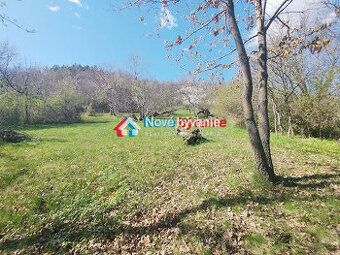 Продається земельна ділянка в селі Девічани, розташована на