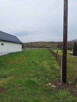 Slunný stavební pozemek v obci Úbrež - ideální pro bungalov!