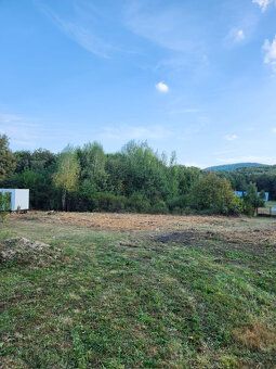 Pozemok pri Ružinskej priehrade neďaleko pláže, výborná polo