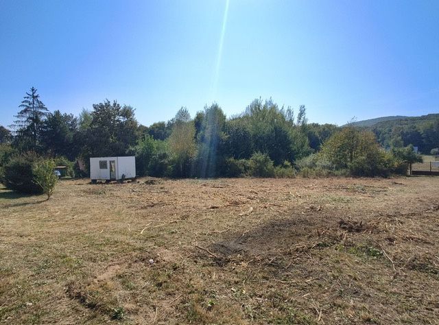 Pozemok pri Ružinskej priehrade neďaleko pláže, výborná polo