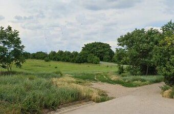STAVEBNÍ POZEMEK – 528 m² SENEC – ulice u Černé vody Cena bez DPH: 94 000 € Cena s DPH: 115 600 €