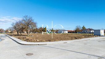 STAVEBNÍ POZEMEK – 528 m² SENEC – ulice u Černé vody Cena bez DPH: 94 000 € Cena s DPH: 115 600 €