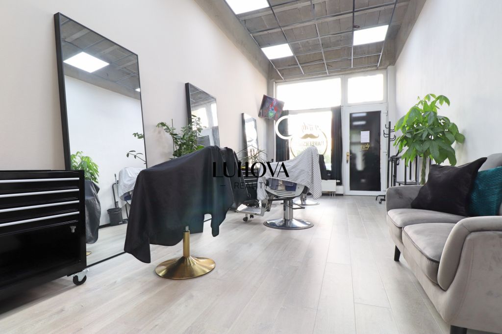 LUHOVA reality Vám výhradně nabízí k pronájmu moderní a reprezentativní nebytový prostor nacházející se v přízemí…