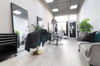 LUHOVA reality Vám výhradně nabízí k pronájmu moderní a reprezentativní nebytový prostor nacházející se v přízemí…